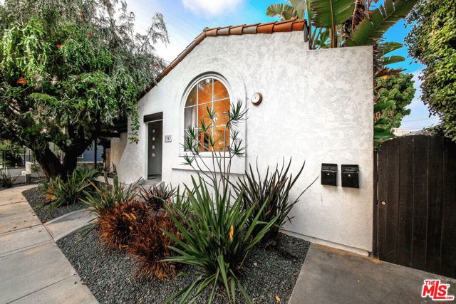 1943 19th Street, Santa Monica CA: https://media.crmls.org/mediaz/942a6373-c096-428d-b6db-9a52f40d0d19.jpg