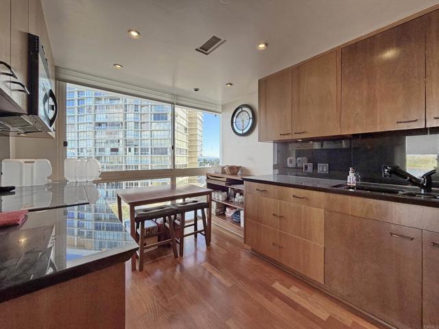 Detail Gallery Image 8 of 35 For 1810 Avenida Del Mundo #503,  Coronado,  CA 92118 - 3 Beds | 3 Baths