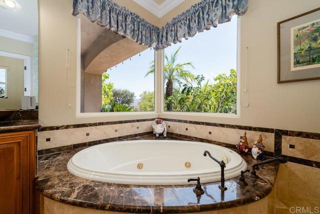 14106 Summit Crest, Escondido CA: https://media.crmls.org/mediaz/942aa1f5-2a6d-4b3d-9b16-50cc53d4b64d.jpg