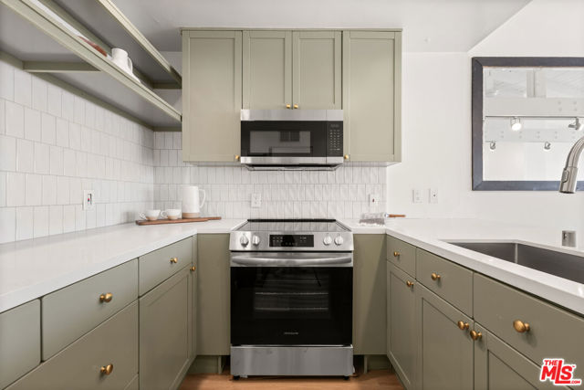 9323 Marina Pacifica Drive, Long Beach CA: https://media.crmls.org/mediaz/942b025f-445c-4b4f-95dd-fa402624fbf7.jpg