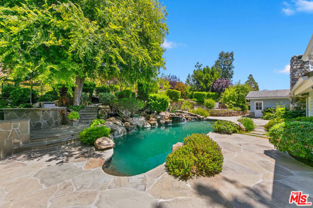 33269 Mulholland Highway, Malibu CA: https://media.crmls.org/mediaz/942bbcd8-7d89-438c-9c89-149fabcfc70b.jpg