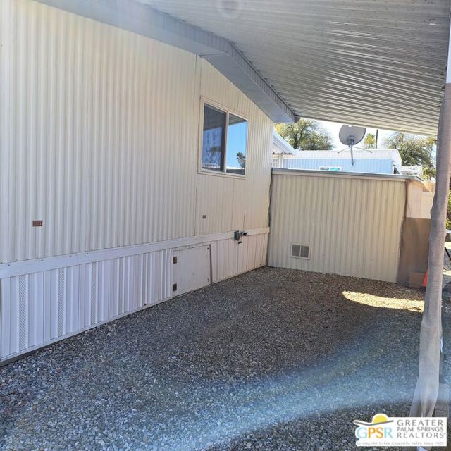 18555 Roberts Road, Desert Hot Springs CA: https://media.crmls.org/mediaz/942bd675-0c66-4d25-a6c2-b8cb62c8a984.jpg