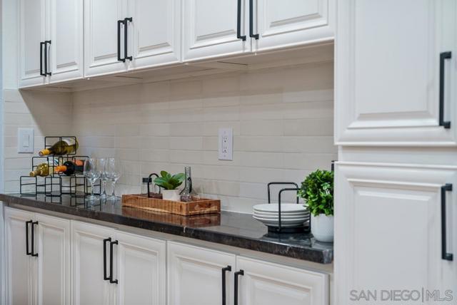 11289 Silver Buckle Way, San Diego CA: https://media.crmls.org/mediaz/942be17c-8beb-4cb6-b7ee-e897b0e1f616.jpg