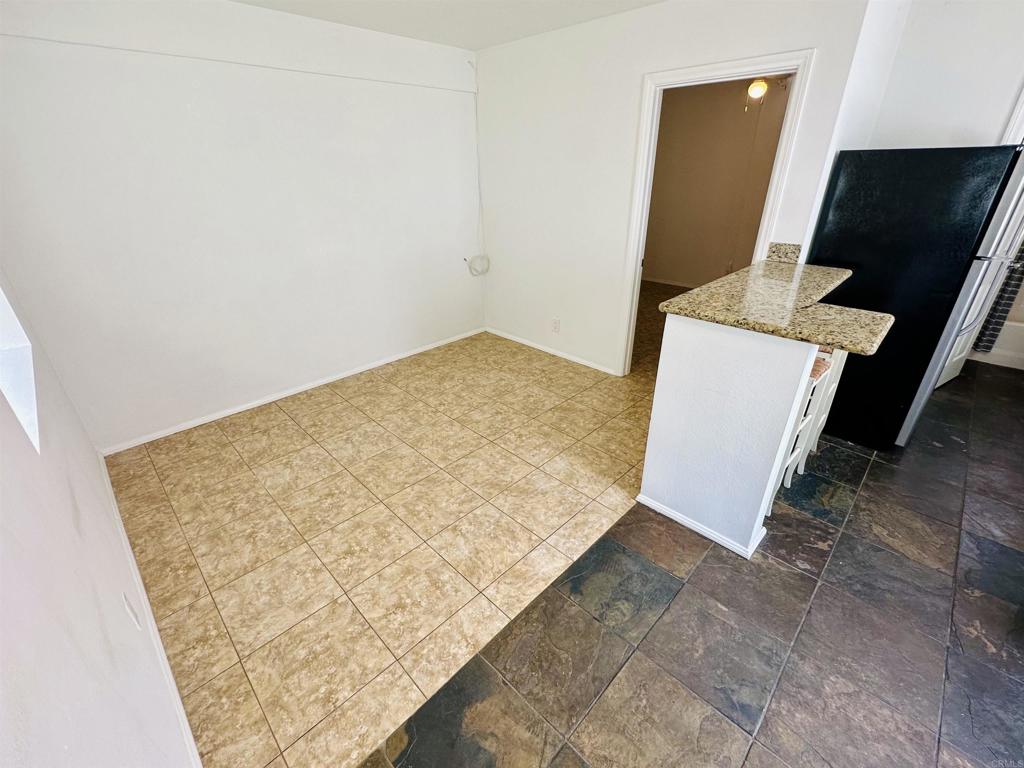 705 Ditmar - photo 9