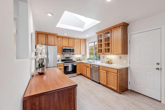 342 Altamont Drive, South San Francisco CA: https://media.crmls.org/mediaz/942c1dfc-9972-4eaf-ba7e-9ea3c193a550.jpg