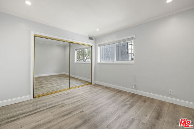 423 S Rexford Drive, Beverly Hills CA: https://media.crmls.org/mediaz/942c4992-5dee-4f75-8d87-05f4bf0b6cec.jpg