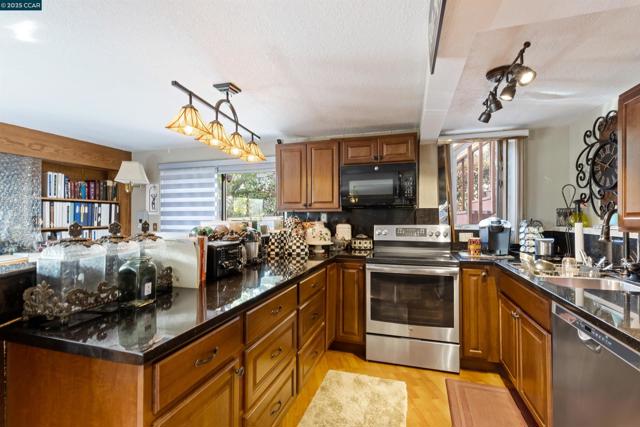 716 Gelston Pl, El Cerrito CA: https://media.crmls.org/mediaz/942c8548-f681-40c0-b34f-d3af4a0f47e1.jpg