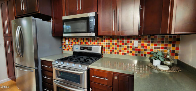 Detail Gallery Image 7 of 33 For 475 Rustic Dr, Los Angeles,  CA 90065 - 3 Beds | 3/1 Baths