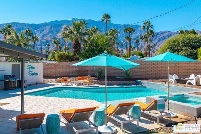402 East Desert Willow Circle, Palm Springs
