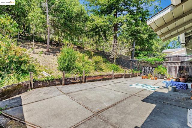 2048 Donald Dr, Moraga CA: https://media.crmls.org/mediaz/942eebd0-391f-4d07-a1ad-a1d980b6b44b.jpg