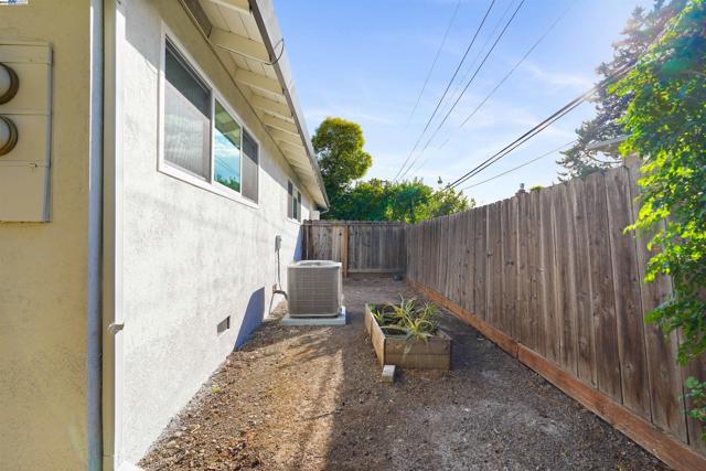 Image 24 of 49 For 5218 Norma Way