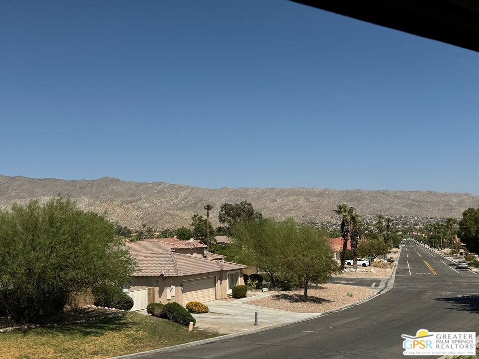 https://media.crmls.org/mediaz/942f1964-049d-457f-98ba-ceb43fa01a0c.jpg?preset=X-Large