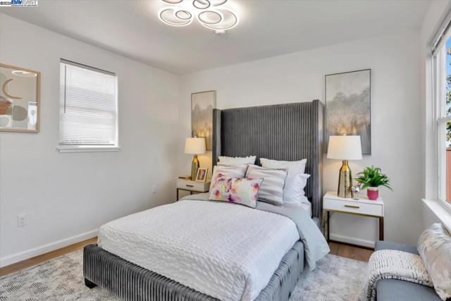 10468 West Court, Oakland CA: https://media.crmls.org/mediaz/942fd9ef-c9f7-4f33-a569-a66fd4d26d05.jpg