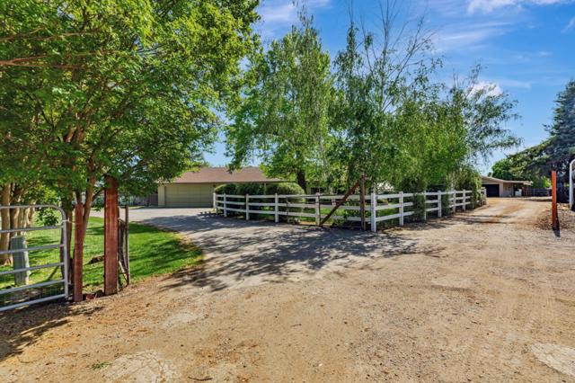 10495 Garcia Lane, Gilroy CA: https://media.crmls.org/mediaz/94302bc5-9813-422a-a99c-bf3ee76b2626.jpg