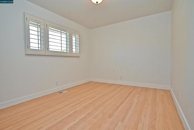 Image 32 of 48 For 342 Fenway Dr