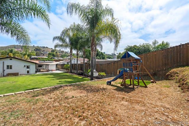 9126 Heatherdale St, Santee CA: https://media.crmls.org/mediaz/943051e2-a9e3-4118-be4e-5ed2fdd1a6f0.jpg