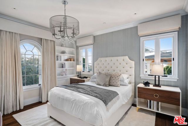6882 Arizona Avenue, Los Angeles CA: https://media.crmls.org/mediaz/9430a0dc-34bf-4cae-aa7f-dd0e5dc98ab6.jpg