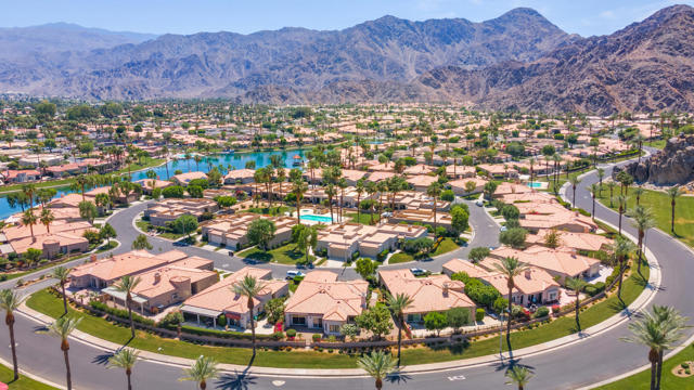 48245 Calle Floristas, La Quinta CA: https://media.crmls.org/mediaz/9430ba31-2cb9-41cc-b47b-e73d88a76dd5.jpg