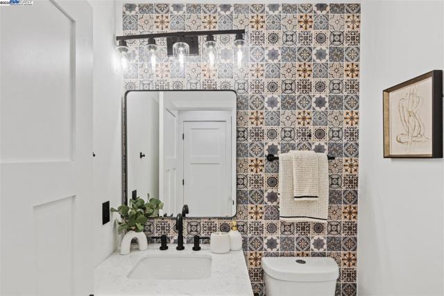 2656 Hilton St, Union City CA: https://media.crmls.org/mediaz/94317859-7147-41cc-b93d-cb9810d78055.jpg