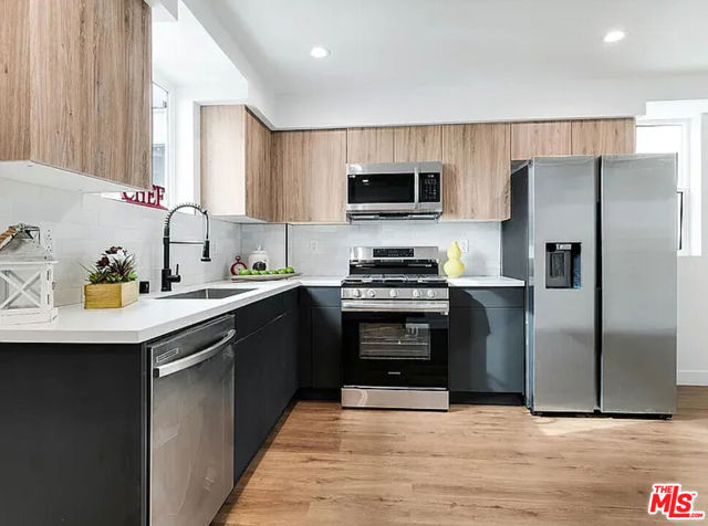334 1/2 N Alexandria, Los Angeles CA: https://media.crmls.org/mediaz/9431c4ea-5253-451a-b531-b692710d5131.jpg