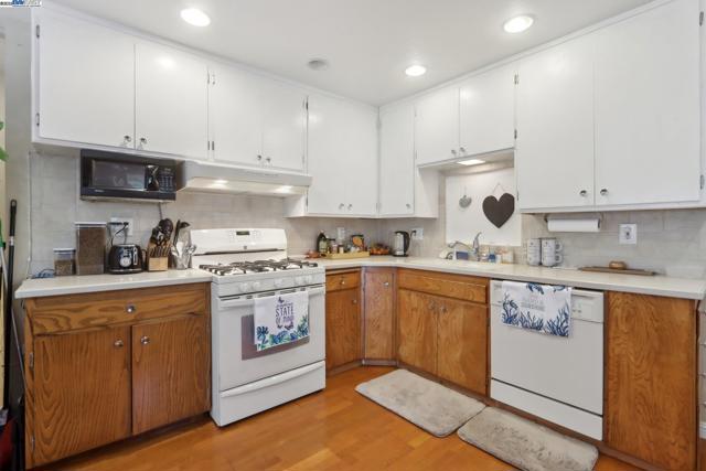 1101 Palm Avenue, Martinez CA: https://media.crmls.org/mediaz/9431e753-5b3b-4b25-ac61-5e72e8ab6c34.jpg