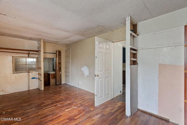 17917 Burbank Boulevard, Encino CA: https://media.crmls.org/mediaz/9432799d-6123-42b7-a668-f3b9984fabac.jpg