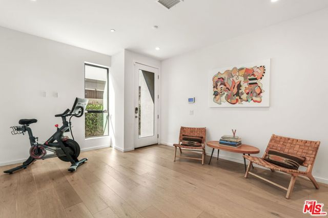 3724 1/2 Vinton Avenue, Los Angeles CA: https://media.crmls.org/mediaz/94331377-dba7-4722-b04c-a1ac6eb8bc2f.jpg