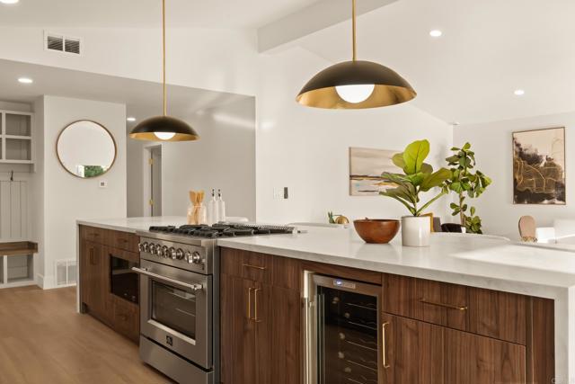 Detail Gallery Image 3 of 36 For 835 Cathy Ln, Cardiff By The Sea,  CA 92007 - 4 Beds | 2 Baths