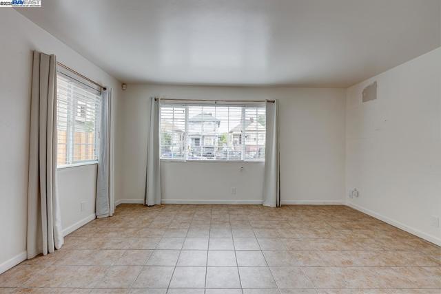 723 Apgar St, Oakland CA: https://media.crmls.org/mediaz/94337e98-0984-4be1-845b-0b466cc02317.jpg