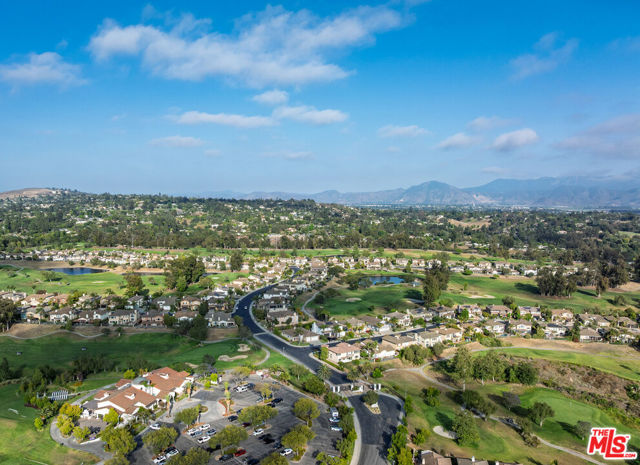 2767 Avenida De Autlan, Camarillo CA: https://media.crmls.org/mediaz/9433b154-28f3-4b90-a6a1-8d290fe9f095.jpg