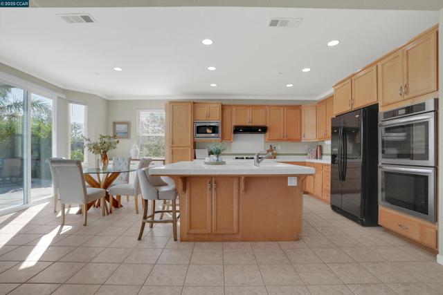 2121 Bluffs Dr, Livermore CA: https://media.crmls.org/mediaz/943443ba-5e35-40cf-86e9-1b738621b680.jpg