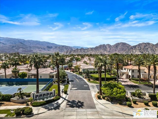 57410 Via Vista Vista, La Quinta CA: https://media.crmls.org/mediaz/9434844b-575b-41a9-ab2e-0d2a536ed055.jpg