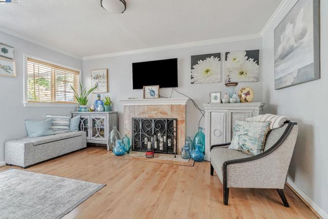 1127 Madera Ave, Menlo Park CA: https://media.crmls.org/mediaz/943537ec-82fb-4b02-8972-466404cceff9.jpg