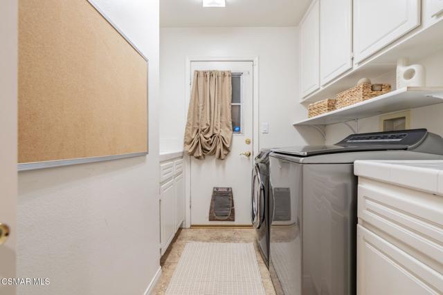 535 Winncastle Street, Simi Valley CA: https://media.crmls.org/mediaz/9435b9a9-0c67-4fb0-a1c8-a3837520f753.jpg