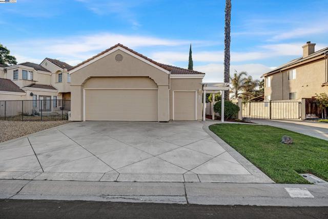 2380 Wayfarer Dr, Discovery Bay CA: https://media.crmls.org/mediaz/9435f5c5-e7bf-46f4-8c2d-6fcd324d714c.jpg