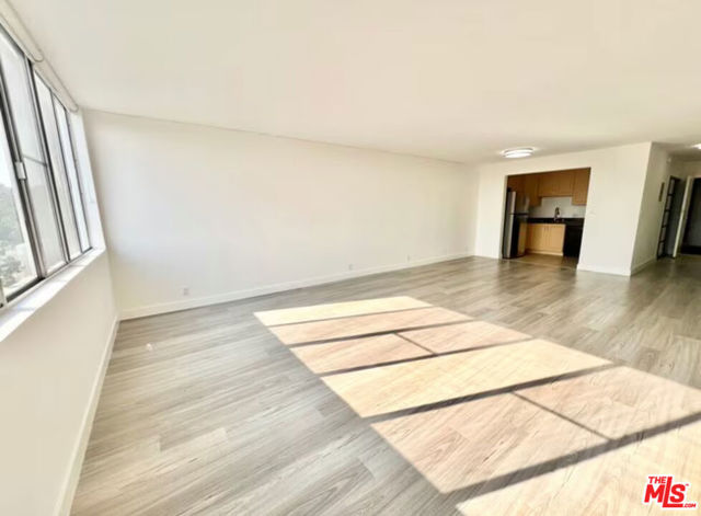 468 S Roxbury Drive, Beverly Hills CA: https://media.crmls.org/mediaz/9435fb3b-b874-42cf-80fb-d18e51c8020f.jpg