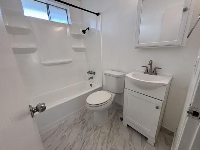 8209 8211 Jema Way, Lakeside CA: https://media.crmls.org/mediaz/94360677-9e13-4a3f-b4d2-eaee0c4da578.jpg