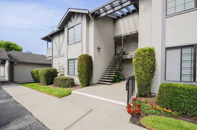 1051 Riker Street, Salinas CA: https://media.crmls.org/mediaz/9436e71e-b81a-470c-93ff-9bfba4e0bc8e.jpg