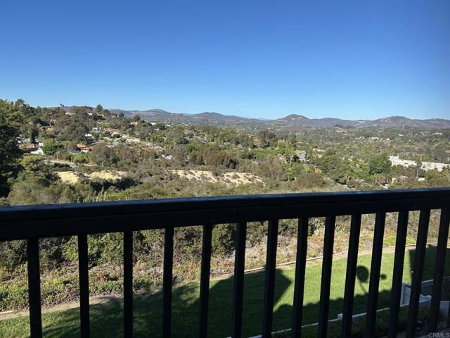 2146 Valleydale Lane, Encinitas CA: https://media.crmls.org/mediaz/943790ef-ce56-4789-8606-2bc6c9a97f6b.jpg