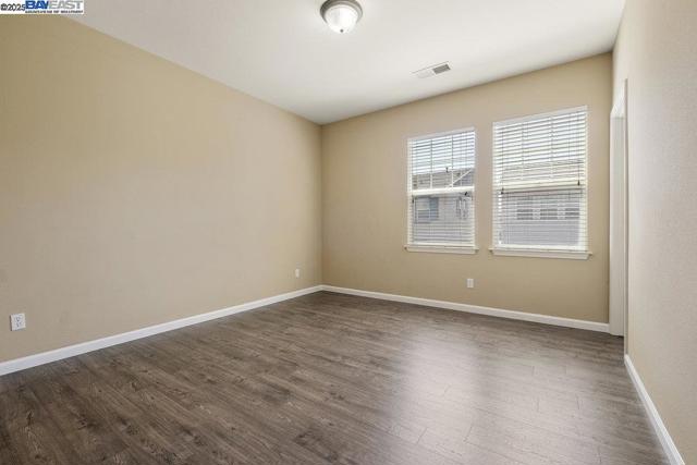 670 W Privado Way, Mountain House CA: https://media.crmls.org/mediaz/9437d27c-1011-4a7d-9ba9-6610b0bcdab5.jpg
