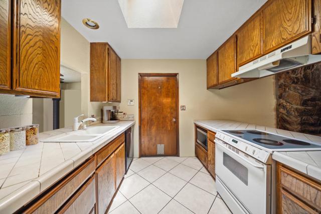7520 Oakwood Ave, Hesperia CA: https://media.crmls.org/mediaz/94394dd3-fbf1-409a-a166-a25df033d34d.jpg