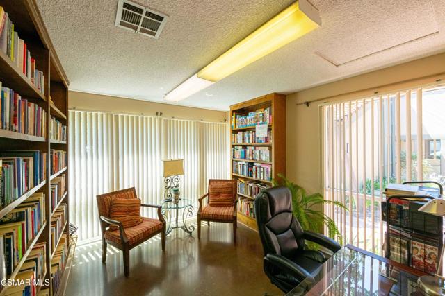 460 Arbor Lane Court, Thousand Oaks CA: https://media.crmls.org/mediaz/94398d19-b286-4d93-bb5c-4b590c42cb40.jpg