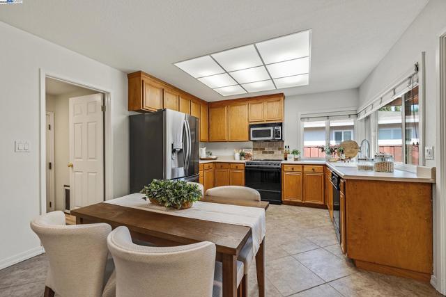 5135 Charlotte Way, Livermore CA: https://media.crmls.org/mediaz/943abe26-d918-475a-a60a-6f095cb98cba.jpg