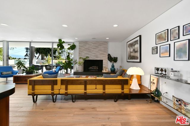 20150 Delita Drive, Woodland Hills CA: https://media.crmls.org/mediaz/943b38da-cf6b-4cad-afb7-f58eece6aba2.jpg