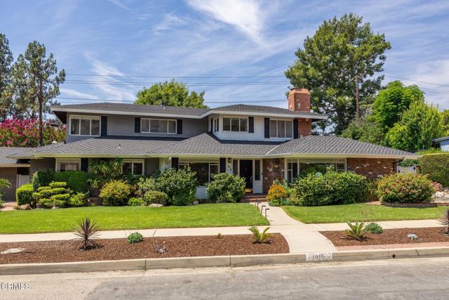 1915 Canyon Close Road, Pasadena CA: https://media.crmls.org/mediaz/943b6471-668d-48cb-b506-96c698204eeb.jpg