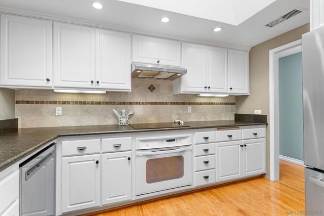 24 Via Alta Vis, Bonsall CA: https://media.crmls.org/mediaz/943bc230-78c0-4400-845f-998d3a4a0ecd.jpg