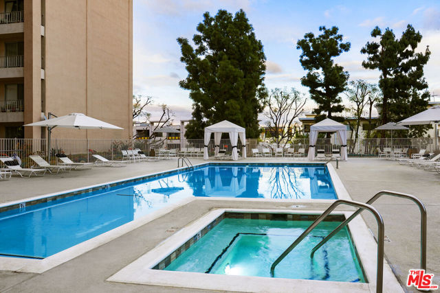 100 S Doheny Drive, Los Angeles CA: https://media.crmls.org/mediaz/943bce49-5c16-41ef-a100-7e8728c8b88b.jpg