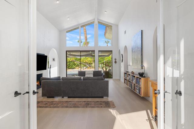 4 Lincoln Place, Rancho Mirage CA: https://media.crmls.org/mediaz/943c3b7b-007b-4434-89a6-5f1cb7d31eeb.jpg