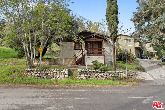 11317 Santol Drive, Sylmar CA: https://media.crmls.org/mediaz/943c517b-4174-48c6-a7ab-9b7aed9c2858.jpg