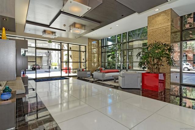 550 Front St, San Diego CA: https://media.crmls.org/mediaz/943c56fb-3f15-4d63-82ed-3d8c5ad582c9.jpg